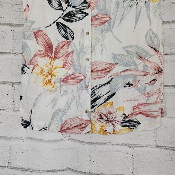 C&C California Women's 100% Linen Button Back Floral Short Sleeve Shirt Medium - Picture 8 of 12